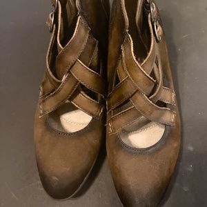 Earth Bootie Brown Suede 7.5